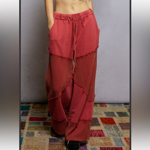 POL. French Terry Pants With a Thermal Contrast - Picture 2 of 5